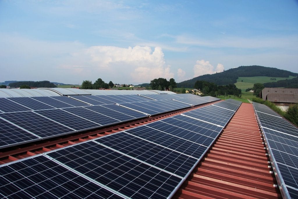 Солнечные батареи на крыше дома в Украине