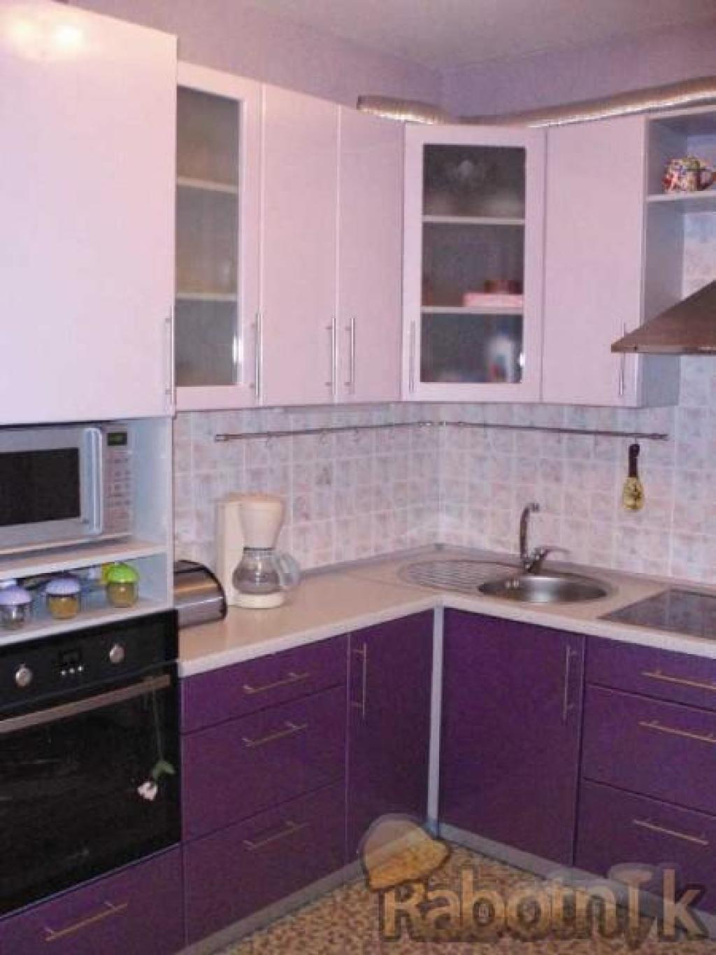 Кухонный гарнитур для маленькой кухни фиолетовый